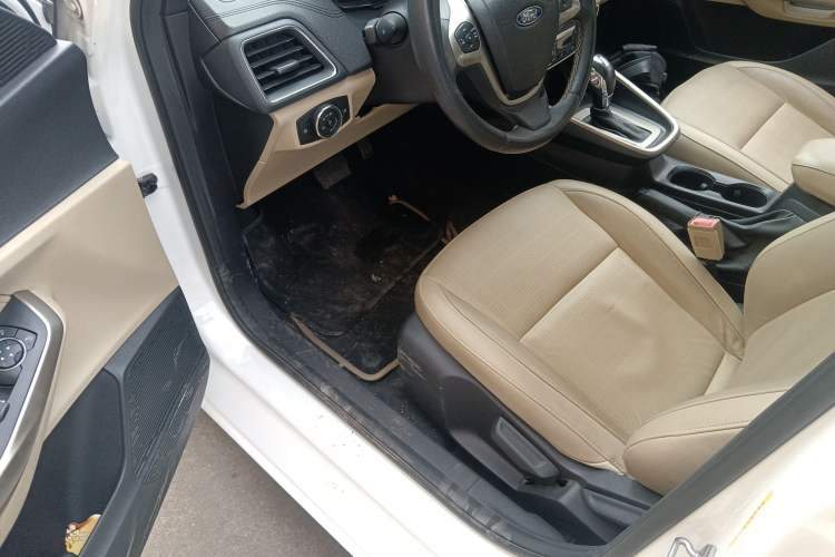 Used Ford Escort 2015 1.5L Automatic Fashion Model