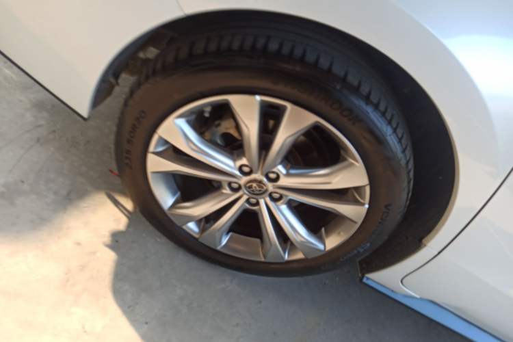 Used Toyota Sienna 2023 2.5L Hybrid Deluxe Edition