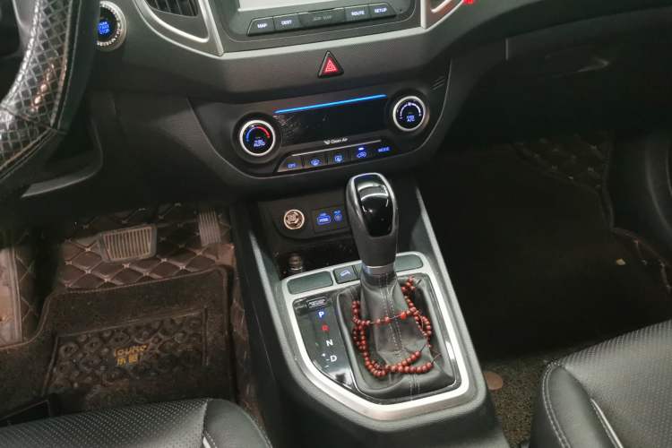 Used Hyundai ix25 2015 1.6L Automatic Two-Wheel-Drive Deluxe DLX Model
