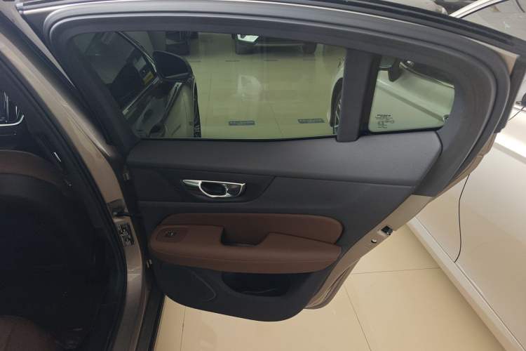 Used Volvo S60 2022 B4 Zhiyuan Luxury Edition