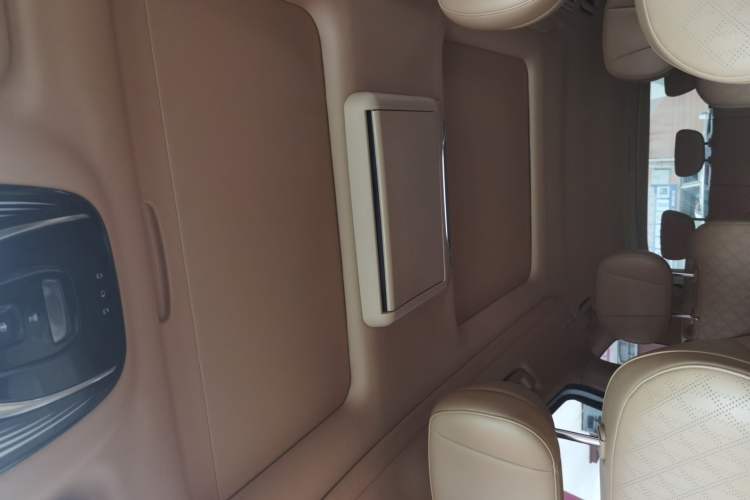 Used VOYAH Dream 2024 PHEV Extended-Range Premium Edition
