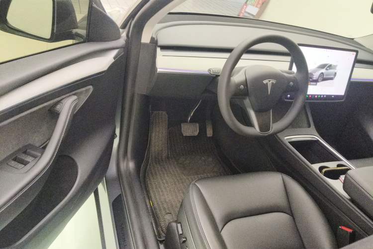 Used Tesla Model Y 2024 Rear-Wheel-Drive Version
