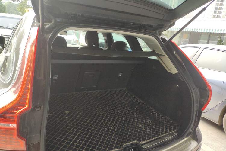 Used Volvo XC60 2019 T5 4x4 Smart Edition China VI Standard