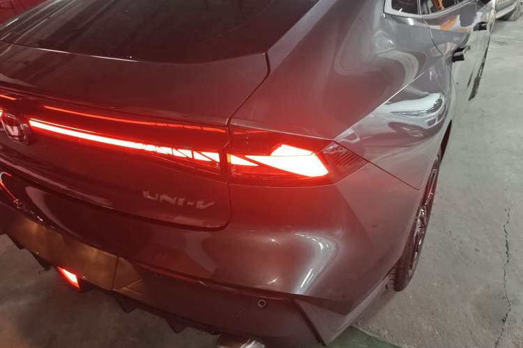 Used Changan UNI-V 2024 1.5T High-Energy Version
