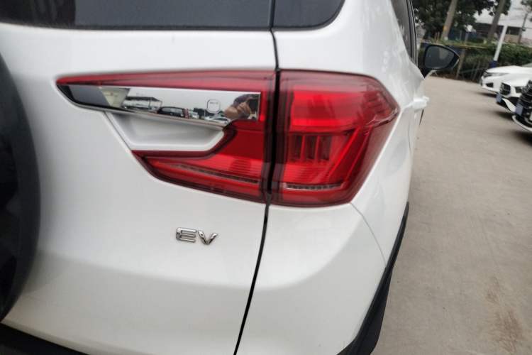 Used BYD Yuan New Energy 2019 EV535 Smart Connect Trendsetting Model
