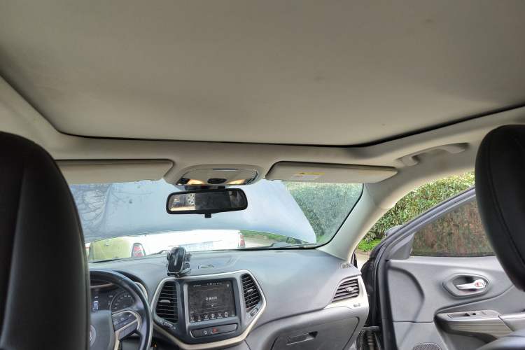 Used  Cherokee 2017 2.0L Superior Edition