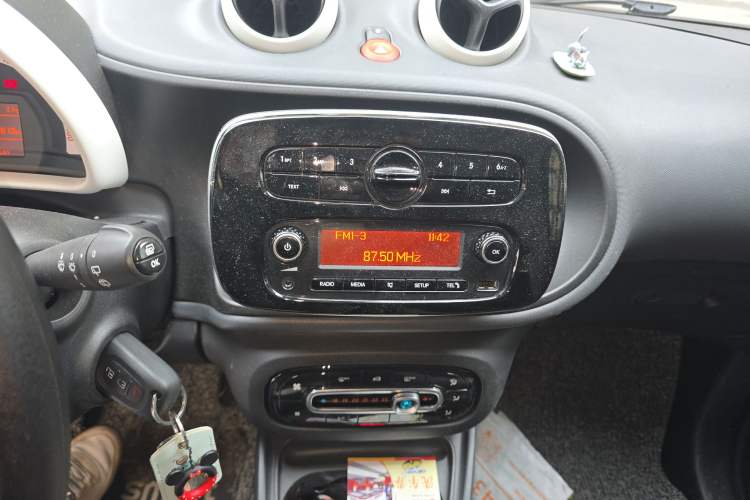 Used  fortwo 2018 1.0L 52kW Hardtop Dynamic Version China V