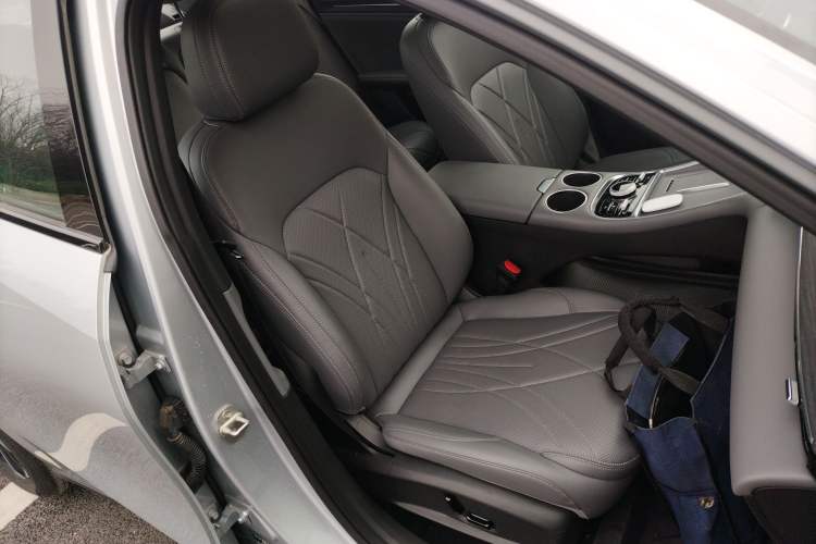 Used  L6 2025 EM-i 140km Starship Edition