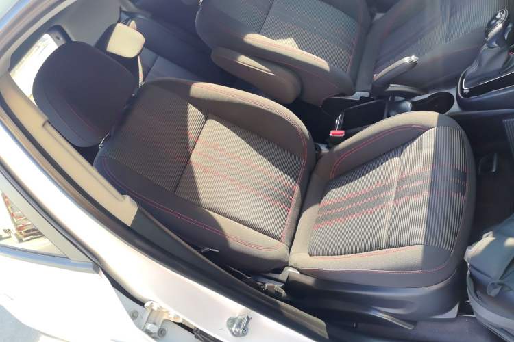 Used Buick Encore 2016 18T Automatic Two-Wheel Drive Urban Fashion Model
