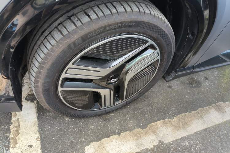 Used  E07 2025 All-Electric 4x4 90kWh Ultra High-Performance Edition
