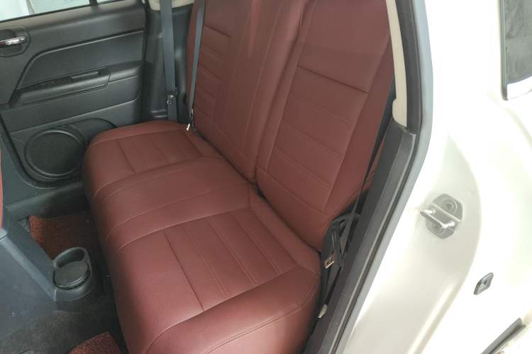 Used  Compass 2015 2.0L two-wheel drive sport version