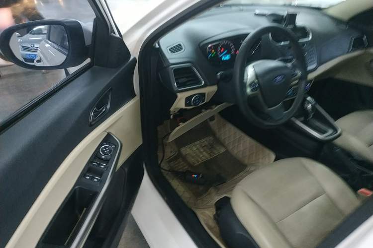 Used Ford Escort 2015 1.5L Automatic Fashion Model
