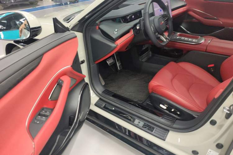 Used  SU7 2024 Four-Wheel Drive Ultra-Long Range Advanced Intelligent Driving Max Edition
