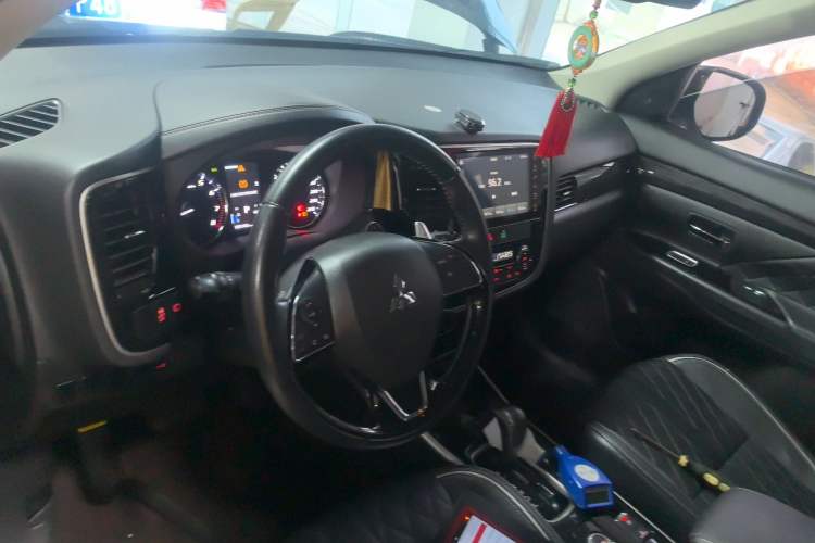 Used Mitsubishi Outlander 2020 2.4L 4x4 Zhi Xiang Edition 7-Seater
