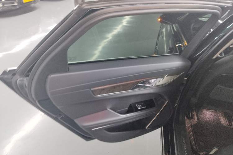 Used Jaguar XFL 2022 XFL 2.0T P250 Two-Wheel-Drive Prestige Luxury Edition
