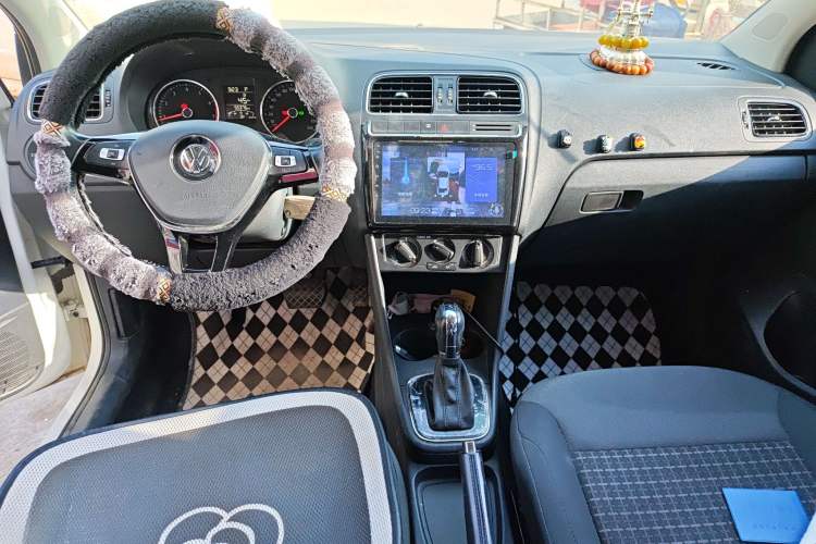 Used Volkswagen Polo 2016 1.6L Automatic Comfort Model
