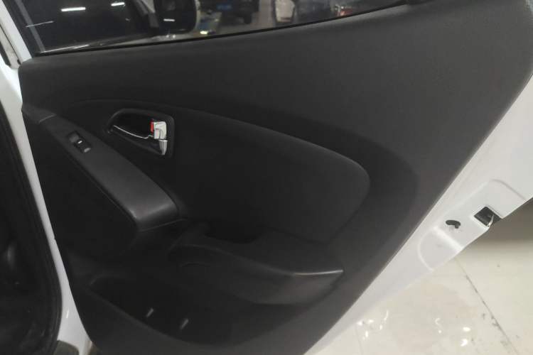 Used Hyundai ix35 2015 2.0L Automatic 2WD Smart Type China IV
