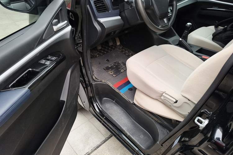 Used FORTHING Lingzhi 2023 M5L 1.6L Base Model 7 Seats
