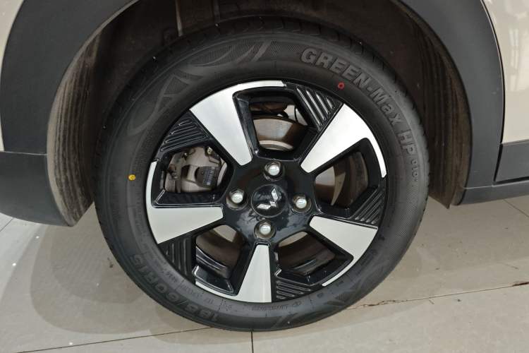 Used Wuling Bingo PLUS 2024 330 km Range Five-Seater Version
