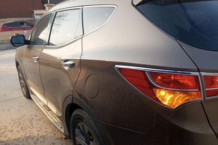 Used Hyundai Santa Fe 2013 2.4L Automatic Two-Wheel Drive Smart Version
