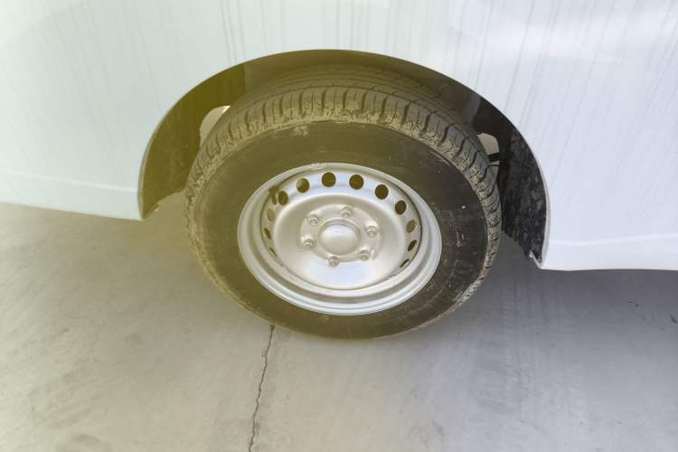 Used Wuling Yangguang 2024 300KM Comfort Version Passenger Van 75kW
