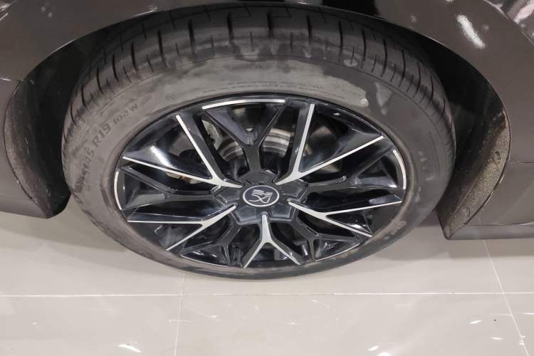 Used BYD Han 2024 EV Glory Edition 610 km All-Wheel Drive "Tian Shen Zhi Jia" Intelligent Driving Model
