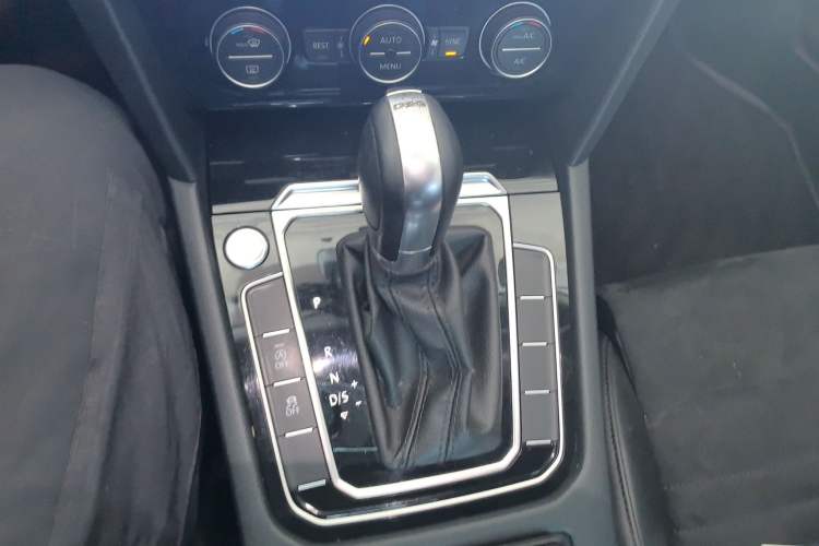 Used Volkswagen Magotan 2017 330TSI DSG Luxury Model
