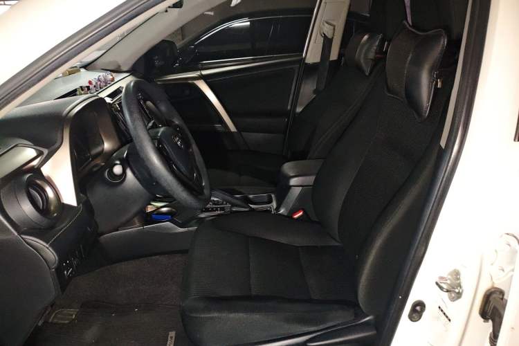 Used Toyota RAV4 2015 2.0L CVT Two-Wheel Drive Fashion Edition