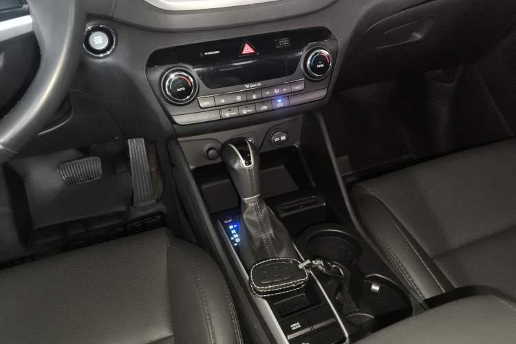 Used Hyundai Tucson 2015 1.6T Dual-Clutch Two-Wheel-Drive Smart Model
