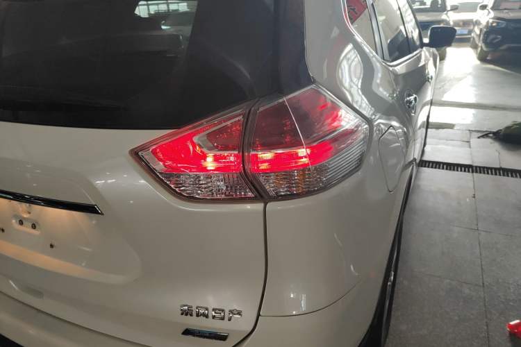 Used Nissan X-Trail 2015 2.0L CVT Comfort MAX Edition 2WD
