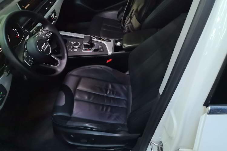 Used Audi A4L 2018 30th Anniversary Edition 40 TFSI Fashion Model
