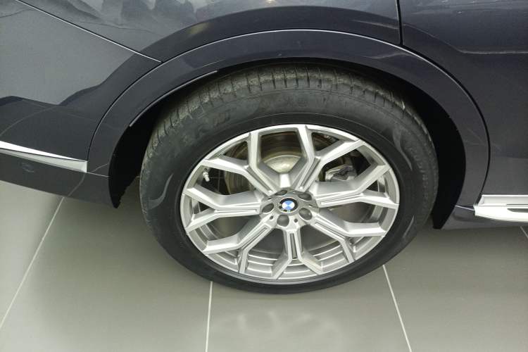 Used BMW X7 2020 xDrive40i Luxury Package with Leading Features
