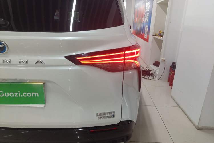 Used Toyota Sienna 2023 2.5L Hybrid Deluxe Edition
