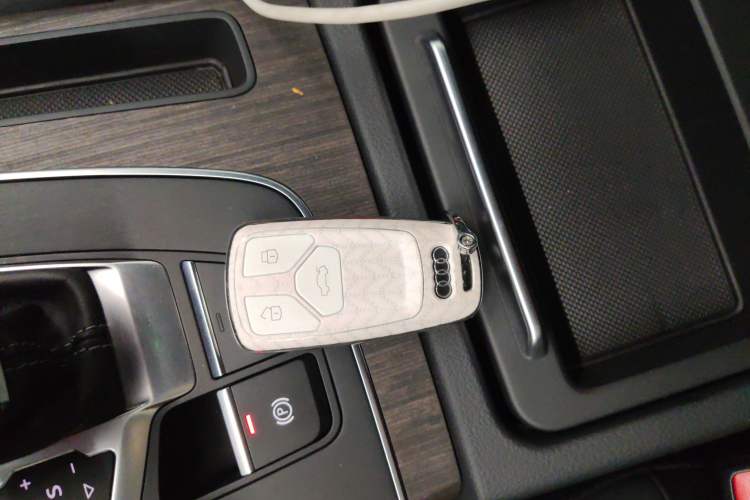 Used Audi Q5L 2022 40T Fashionable and Elegant Model
