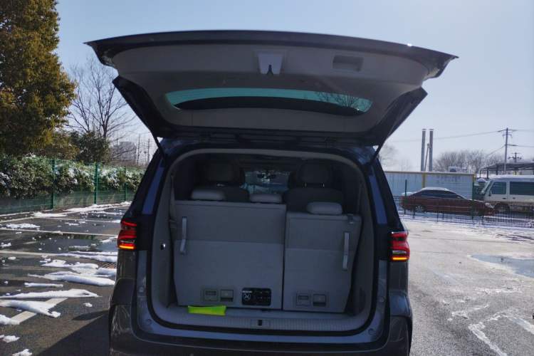 Used Roewe iMAX8 2023 400TGI Elite Edition
