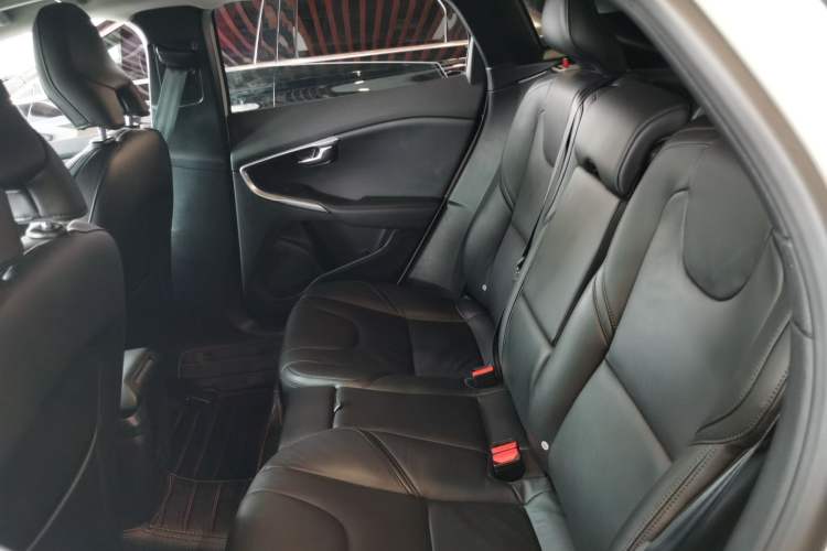 Used Volvo V40 2017 T3 Zhiyi Edition
