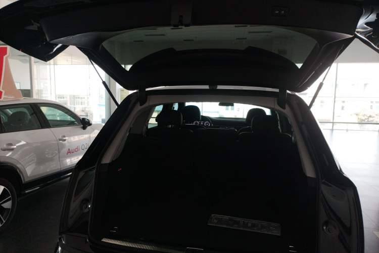 Used Audi Q7 2023 45 TFSI quattro S line Sport model