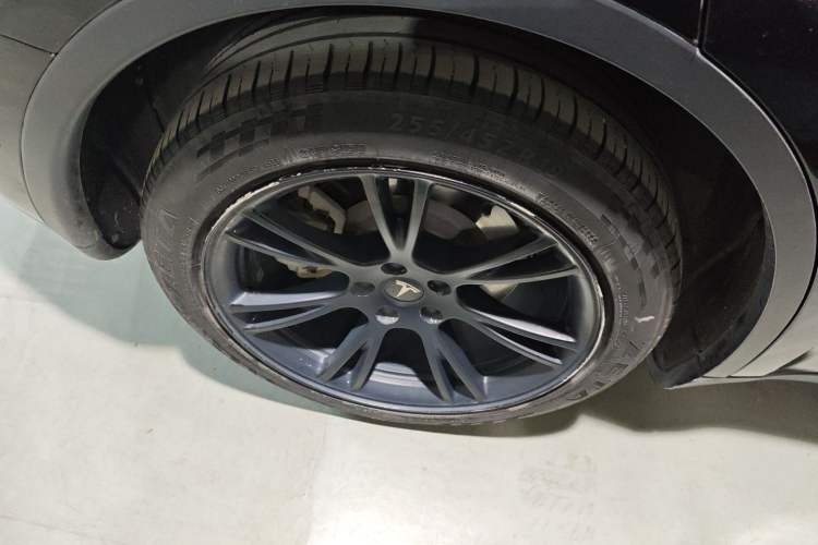 Used Tesla Model Y 2021 Long-Range All-Wheel-Drive Version
