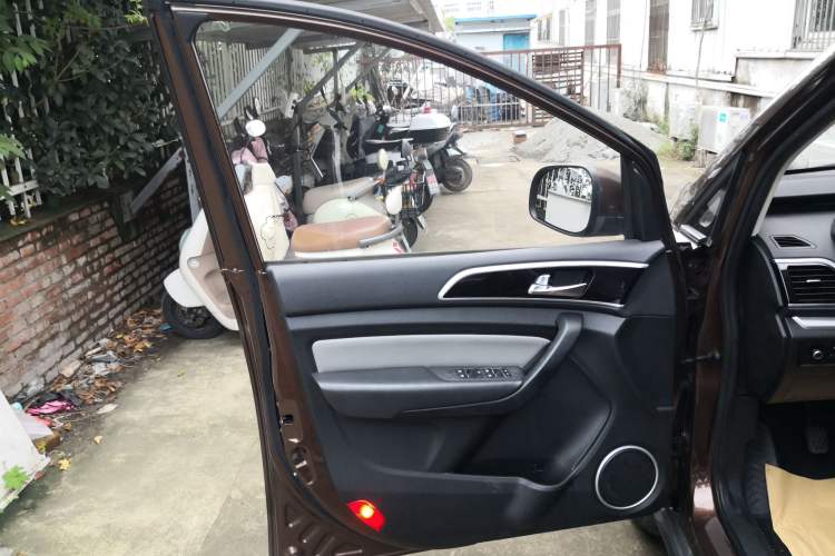 Used HYOSOW H3 2015 1.5L Manual Comfort Model
