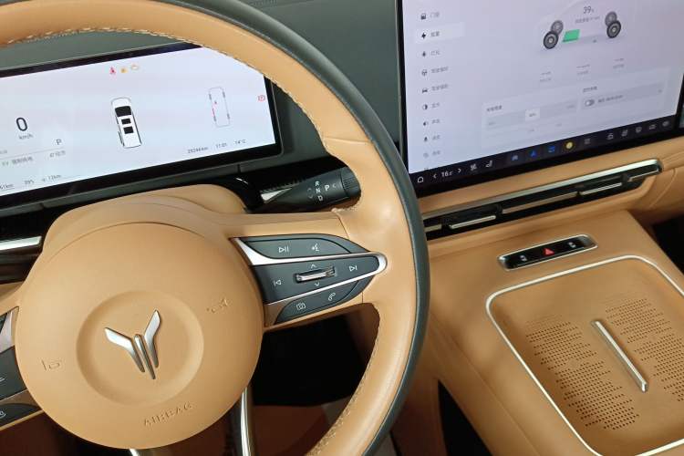 Used VOYAH Dream 2025 PHEV Four-Wheel-Drive Flagship Kunpeng Edition
