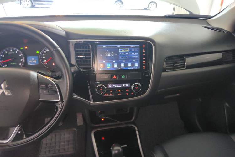 Used Mitsubishi Outlander 2017 2.0L Two-Wheel Drive Glory Edition 5 Seats
