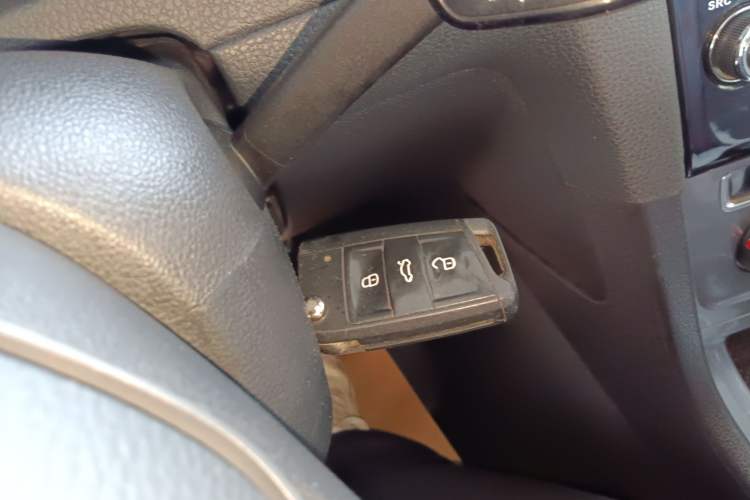 Used Volkswagen Golf 2015 1.6L Automatic Fashion Model
