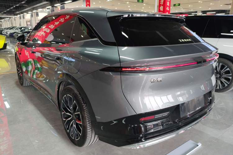 Used Zeekr 7X 2025 100 kWh Long-Range Rear-Wheel Drive with Intelligent Driving Features