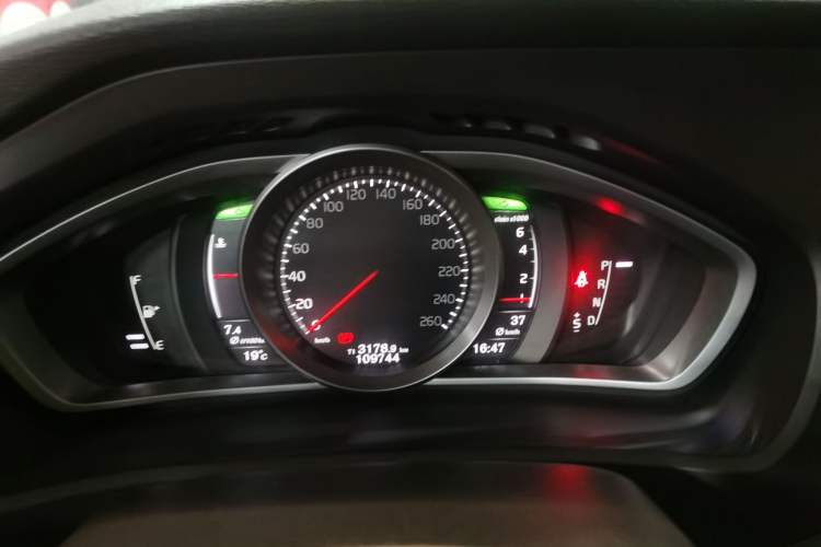 Used Volvo V40 2017 T3 Zhiya Edition
