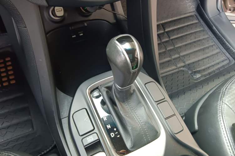 Used Hyundai Santa Fe 2013 2.4L Automatic Two-Wheel Drive Smart Version
