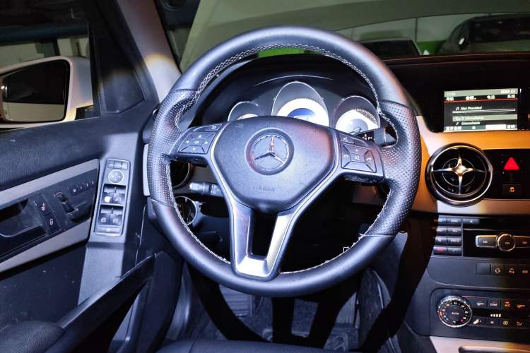 Used Mercedes-Benz GLK-Class 2014 GLK 260 4MATIC Dynamic Model
