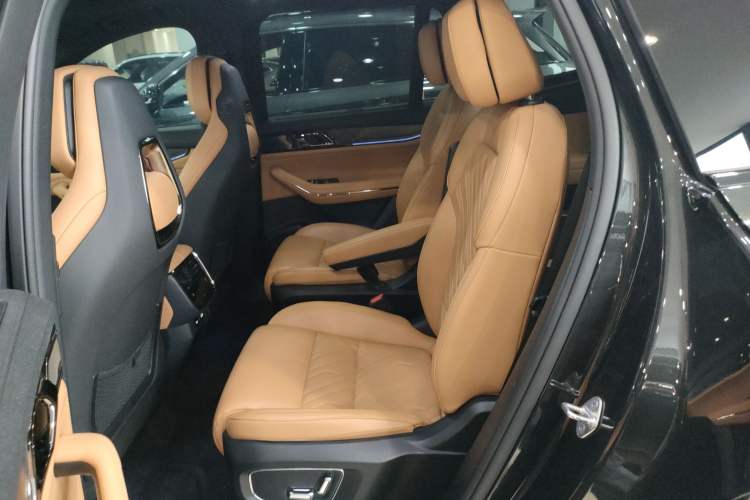 Used Lynk & Co 09 2021 2.0T Halo Six-Seater
