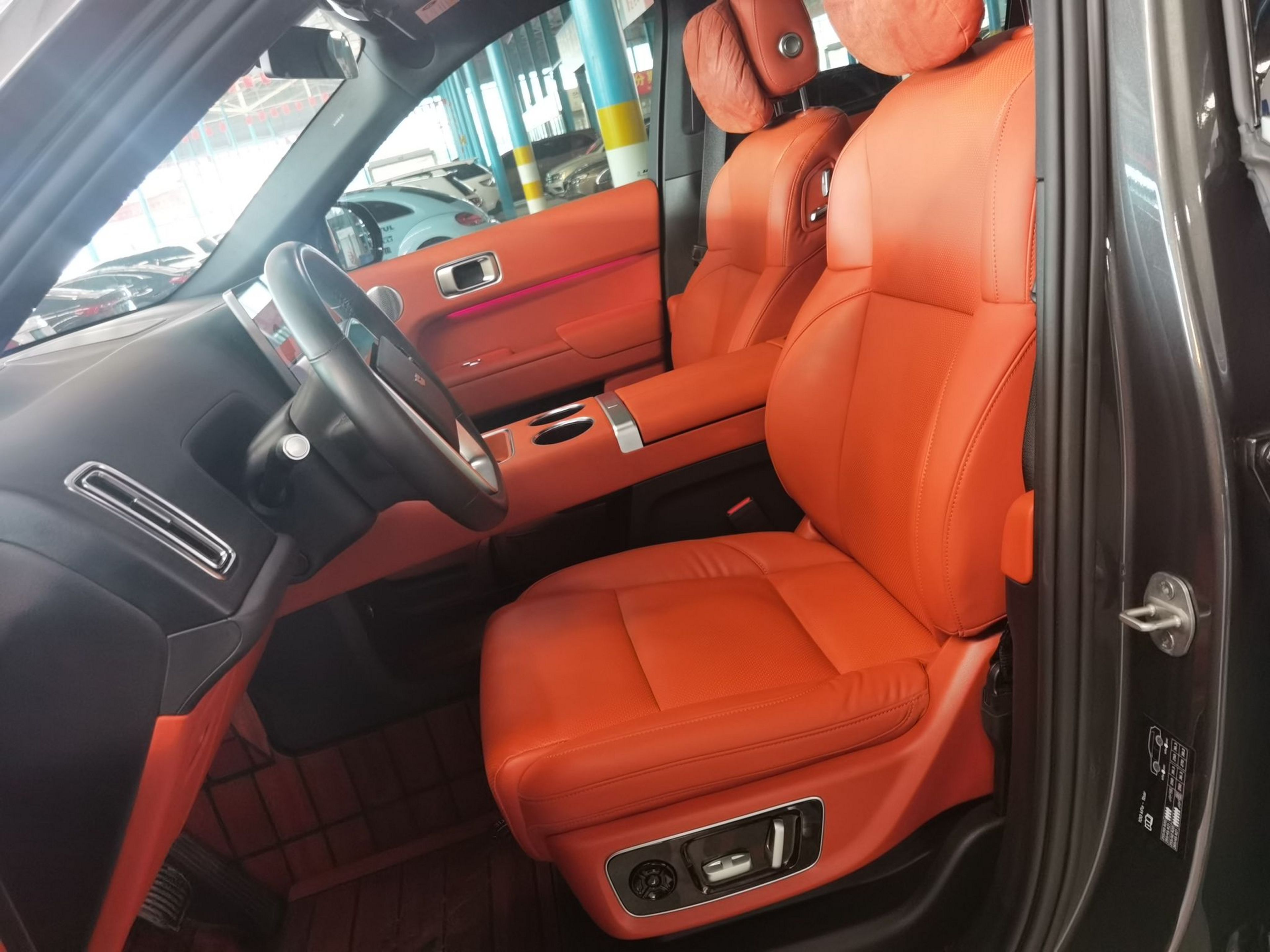 Переднее сиденье в автомобиле