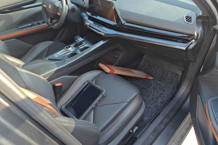 Used Changan UNI-V 2022 1.5T Smart Navigation Version
