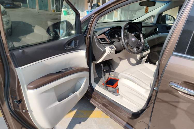 Used Buick GL8 2021 Land Cruiser Executive Class 652T Luxury Model
